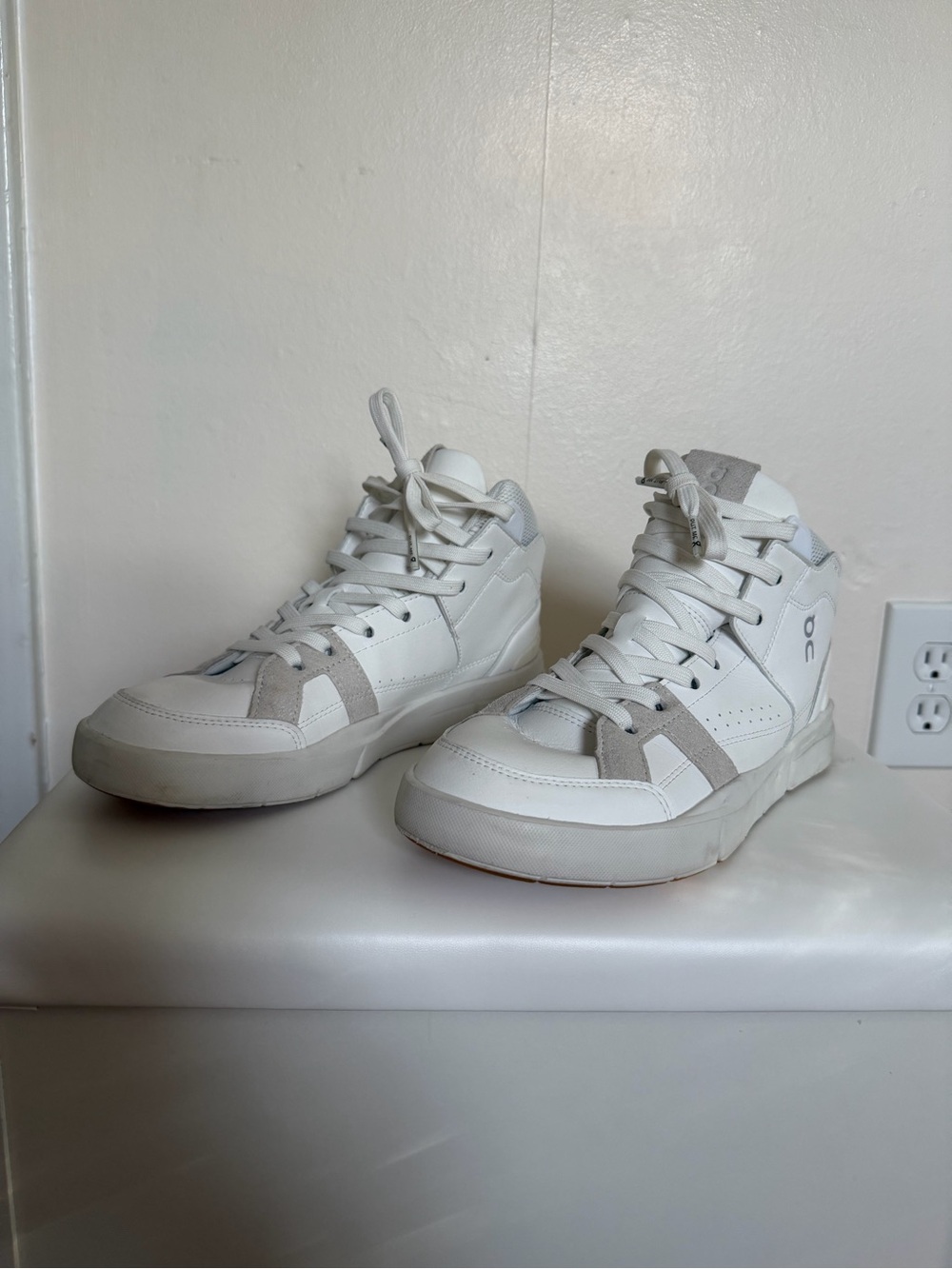 The Roger Clubhouse Mid - size 7 women’s